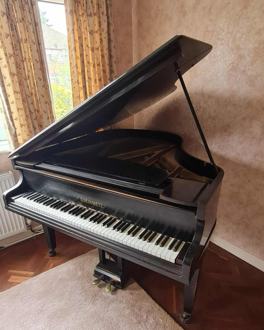 A piano in a house